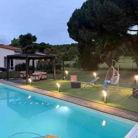 With Pool Vakantiehuis